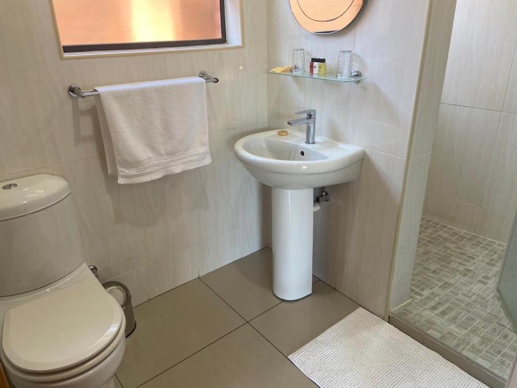 Botleng Guest House Boqate Bagian luar foto