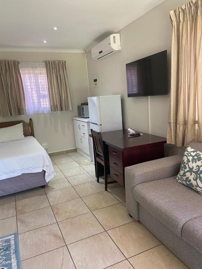Botleng Guest House Boqate Bagian luar foto